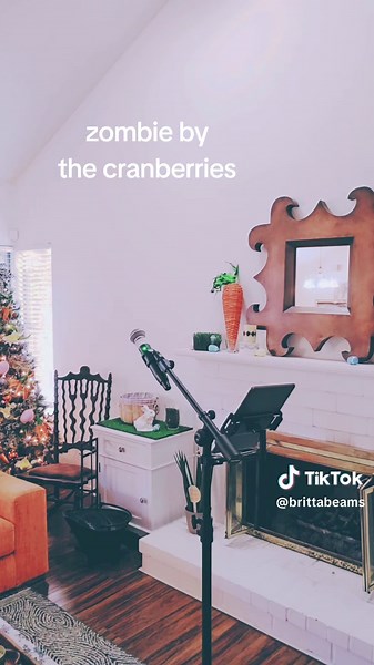 not sure if pol are going to like the screamo parts, but i like them. #zombie #zombiecover #thecranberries #cranberries #cover #coversong #coversongs #singer #singing #vocals #vocalist #singersoftiktok #singersofinstagram #tiktok #fypシ ##fypage