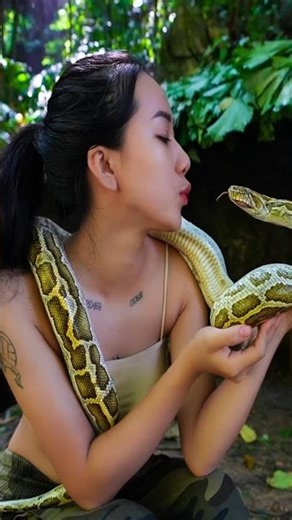 😱Midnight Shock😨 Found Parasite-Infected Python #wildlife