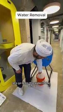 Third step of the full cycle: drain wash water quickly with the Divya manual washing machine 💧🧺