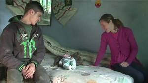 A devenit mama la 14 ani, insa i-a infruntat pe cei din jur si n-a renuntat la copil. "A fost o greseala, dar o sa-l crestem" ---> https://goo.gl/qN6cjE Daca doriti sa ii ajutati, il puteti contacta pe tatal copilului, Alexandru Cluci, la telefon 0757.355.824. | StirileProTV