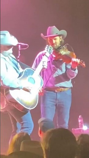 🎻Brady Black of Randy Rodgers Band play fiddle solo Live at Ryman at end of 🎶In My Arms Instead🎶