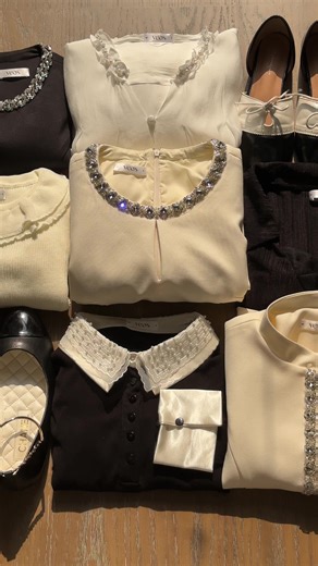 𝐞𝐧 𝐑𝐨𝐮𝐭𝐞 𝐂𝐨𝐥𝐥𝐞𝐜𝐭𝐢𝐨𝐧 en Route mở ra câu chuyện về những chuyến đi - nơi hành trình mang đến ý nghĩa. Lấy cảm hứng từ tinh thần traveling sisterhood, bộ sưu tập khắc họa hình ảnh hai cô gái cùng nhau bước ra thế giới, bắt đầu những hành trình và khám phá những trải nghiệm mới. #veosbykhanh #jumpsuit #viral