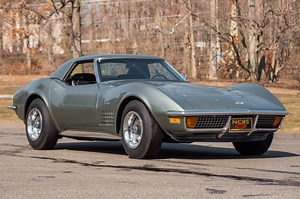 Mint 1972 Chevrolet Corvette Looks Sharp in Rare Steel Cities Gray Color