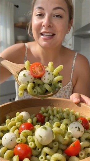The EASIEST Pesto Pasta Salad 🌿🍅🧀 #Shorts