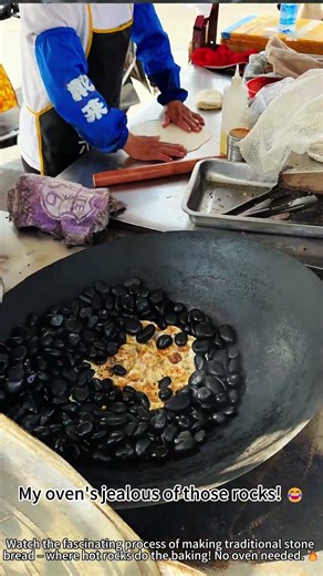 Making stone bread: ancient cooking method! 🍞🔥