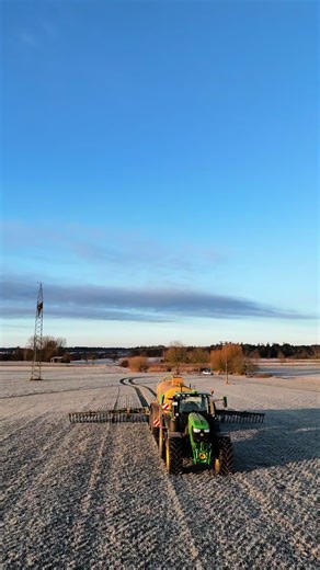 Kacke ballern💨💩. #djimini4pro #waffenschein #güllesilvester #zunhammergülletechnik #johndeere #johndeere6250r #bomech #kressenhof #biogas #kackeballern #landwirtschaftausleidenschaft #iphone13 #fyp #viralvideos