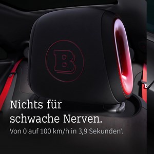 Elektrisierender Fahrspaß - ab 428 €¹ mtl. ohne Anzahlung. Mit 428 PS und Allradantrieb bietet der smart #1 BRABUS ein dynamisches Fahrerlebnis, das Fahrspaß garantiert. In nur 3,9 Sekunden² sprintet er von 0 auf 100 km/h. Das ikonische BRABUS Design mit den Sportsitzen und den 19"-Leichtmetallfelgen verleiht ihm eine sportlich-elegante Ausstrahlung. Buche jetzt deine Probefahrt und sichere dir den kurzfristig verfügbaren³ smart #1 BRABUS. | smart