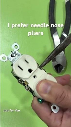 How to cut outlet’s terminals tab. This isolates the terminals to allow for a switched outlet.