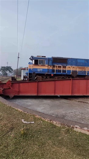 Locomotive rotation on a turntable | #viral #train #shorts #locomotive #rotation #railway #turntable