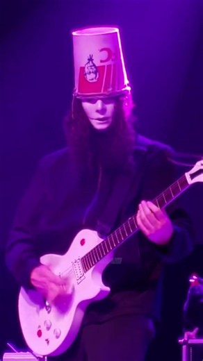 Hey Buckethead THAT AIN'T A BASS! 😄 🤘🏻#guitar #music #buckethead #shorts #unmasked #gunsnroses