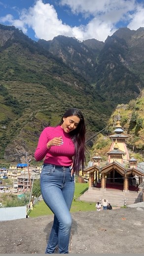 Garima Chaurasia 💙 | My love for mountains♥️🏔️♾️ . #yamunotri #uttarakhand #pahad #travel #mountains #gimaashi #gimaians | Instagram