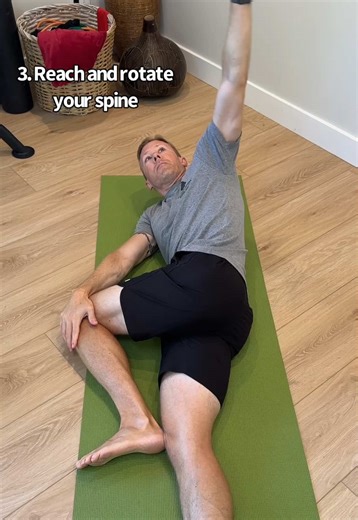 💥𝐁𝐚𝐜𝐤 𝐑𝐞𝐥𝐞𝐚𝐬𝐞💥 —— 👉Today’s video shows you how to release your back without a chiropractor or orthopedic physical therapist. This technique can help release tightness and pain in the low back and is similar to an adjustment or manipulation that a chiropractor or orthopedic physical therapist would perform in the clinic. 🔎The set up in this video is very similar to how physical therapists and chiropractors position a patient’s body when performing a low back or lumbar manipulation/