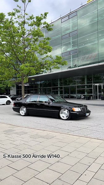 Bagged Mercedes S500 W140 with Airride Suspension