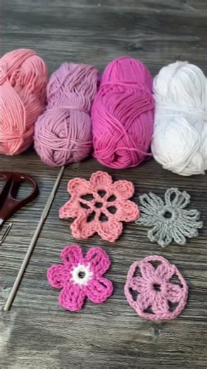 Spring has sprung - Quartet of Spring Flowers crochet pattern. #crochetflower #crochetforbeginners
