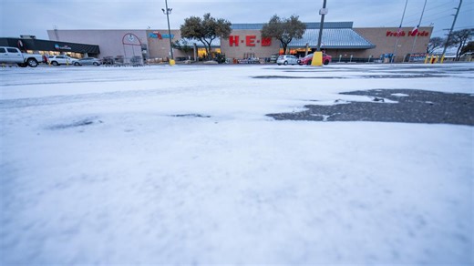 Are Kroger and H-E-B open? The grocers are adjusting their hours at North Texas stores