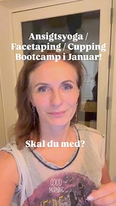 Ansigtsyoga / Facetaping / Cupping Bootcamp! Nyt år - nyt ansigt: Live Online aftenforløb før sengetid Giv dig selv den roligste afslutning på dagen og et naturligt ansigtsløft med et supereffektivt forløb i ansigtsyoga. De syv aften-sessioner er designet til at lære dig ansigtsyoga, cupping og taping, samt holde dig til ilden med en hyggelig gruppe. Du er velkommen uanset om du er ny til Ansigsyoga, eller mere garvet. Undervisningen er live online på Zoom, hvor jeg kan se dig. Du bliver set, fu