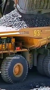2.1M views · 17K reactions | P&H 4100XPC Loading Komatsu 980E - Pure Power!  > Rope shovel meets 405-ton haul truck. This is how mining legends move mountains. #HeavyMachinery #PH4100XPC #Komatsu980E #Operator #MiningEquipment | Konstruksi Berat | Facebook