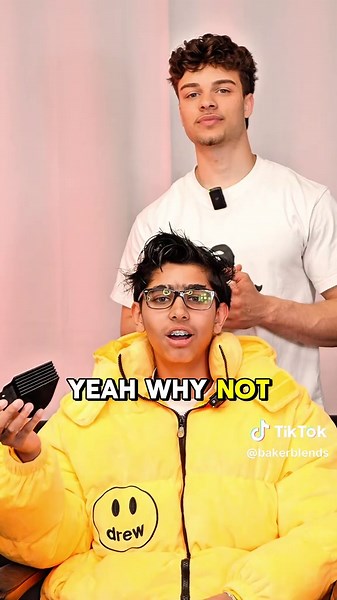 Bro really wanted to get the 16 guard 💀 ❌ Gave him the low taper fade textured fringe instead 😮‍💨🔥 If you’re in Vancouver, 🔗click that link in my bio to book with me! ✅ #vancouverbarber #surreybarber #16guard #barber #lowtaperfade