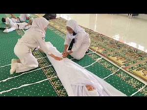 Praktek mengkafani jenazah perempuan - PAI