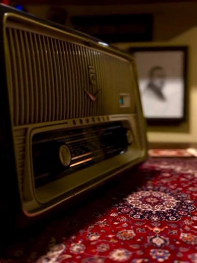 لو تحب لو ماتحب هي وحدة من اثنين تاركني وسط الدرب توعدني فد سنتين حتى بعذابك عذب بس الصبر لي وين لو تحب لو ماتحب هي وحدة من اثنين . . . #محمود_انور 1986 #لو_تحب_لوما_تحب كلام : #طاهر_سلمان لحن : #طارق_الشبلي #كنوز_الطرب_العراقي