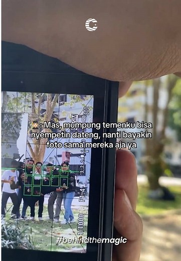 Foto wisudamu juga se-asik ini, gak? 😆🫵🏻 ======= 📲 More info 085706525776 (Admin) #fotowisuda #behindthescenes #fotowisudamalang #fotowisudagroup #romanticizeyourmoments