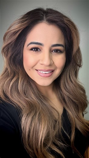 RAQUEL ROMAN/Hair Extension/color specialist on Instagram: "✨ Big Volume, Zero Stress ✨ Flat front pieces? Not anymore 😍 Here’s my go-to extension styling hack for instant volume at the front using: ✔️ 1.25” curling iron ✔️ Velcro roller ✔️ Texture spray It’s easy, fast, and extension-safe—perfect for everyday glam or special occasions 💁‍♀️✨ 💬 Save this for later ❤️ Like if you love volume 📲 Follow for more extension tips 🔁 Share with a friend who needs this Want hair that styles like this