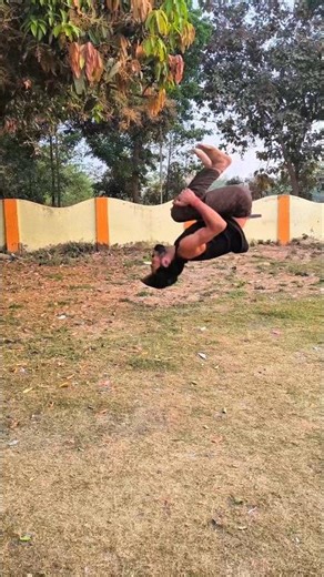 back flip short video ❤️‍🔥nice stunt video #stunt #tiktok #action #backflip #fitness #shorts #short😲