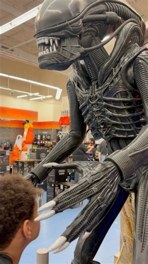 👽 Robbie Checks Out the Xenomorph! | Spirit Halloween 2026