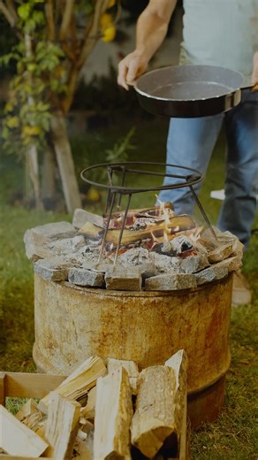 ¡Vuelve el Set Disco! Pensado para quienes disfrutan cocinar en familia y con amigos. Con su base de hierro fundido y bifera acanalada te acompaña con una cocción pareja, dorado perfecto y todo lo que necesitás para preparar recetas con mucho sabor y pocas vueltas. Conseguilo! | Essen