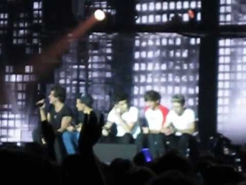 Last first kiss- One Direction-live