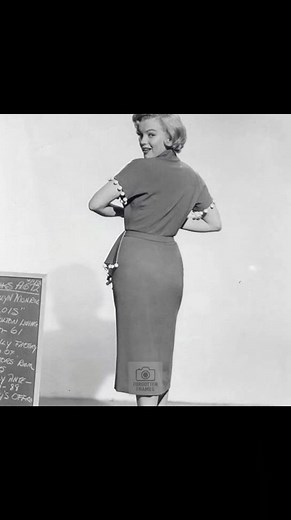 "Step behind the camera with Marilyn Monroe in 1952 ✨ Watch as she tries different looks and perfects her iconic style for Monkey Business. A true Hollywood transformation in the making!❣️💫 . . . . #MarilynMonroe #MonkeyBusiness1952 #HollywoodGlamour #VintageHollywood #ClassicMovies #OldHollywood #FilmHistory #IconicStars #GoldenAgeOfHollywood #BehindTheScenes #MovieMagic #VintageStyle #ScreenLegend #HollywoodIcon | Forgotten Frames
