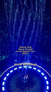 Anlässlich Helenes 40. Geburtstags teilen wir 40 Tage lang die unterhaltsamsten Momente ihrer beeindruckenden Karriere. Tag 21/40: Eines unserer absoluten Highlights der letzten Tour! Was meint ihr? Das Auftrittsvideo in voller Länge gibt es ab jetzt auch auf Helenes YouTube Kanal! 😍 Euer Team Helene | Helene Fischer