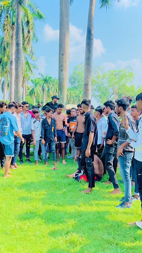 17M views · 10K reactions | Khatarnak flip . #reelindia #parkourindia #challenge #public #reel #challenger #friends #reels #cool #reel #friends | Bhole Flipper | Facebook