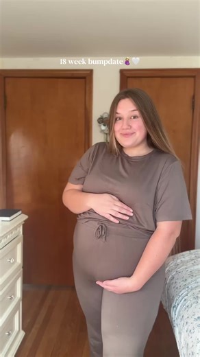 18 weeks! 🥒 I love looking back on these bumpdates and seeing just how much changes throughout pregnancy! I have all my bumpdate with B K saved to folders on my page 🥰 pregnancy is hard, but there are so many beautiful and wonderful parts of it that I never want to forget! #bumpdate #pregnant #pregnancy #18weekspregnant #sahm