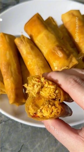 Make shredded chicken spring rolls for takjil #shorts