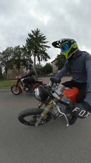 Driving on my City with my Fahter 😁 Simson MTX vs Jawa 250 1958 😁👌 Poland Vibes 🇵🇱🤯 contact: info@chyloracing.com Retro style 😁👌 #chyloracing #follow #virall #viral #2strokelife #simsonpoland #mtx130 #mtx #simsonmtx130 #simsonpower #simsonpoland #simson #simsontuning #simsons51 #simsons130 #simson130 #zt110n #zt120n #drag #race #ktm #husqvarna #tuning #2stroke #porting #2strokelife #motocross #enduro #yamaha #2strokepower #vespa | Chylo Racing