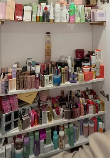 Explore Unique Yellow Mascara Looks for Beauty Lovers