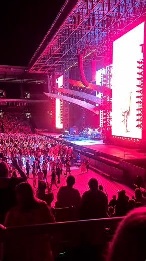 Elton John Farewell Tour 2022 in Newcastle: A Legendary Stage Jumping Performance