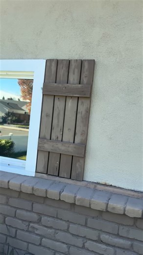 bigOniner22 on Instagram: "Out in the city of #pomona taking care of @arod @grodraiders home. So what happen here was home owners pressure washed their home with home tap water. This is the result that it leaves behind. Book a professional to come clean your home and windows! Make your appointment 6263909034 #smallbusiness #home #window #realtor"