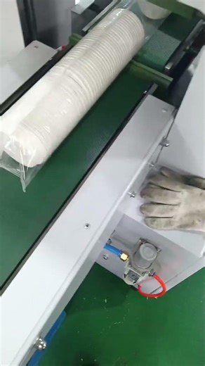 Installion Debugging Paper Lid Machine in South American Máquina de tapa de papel de depuración de