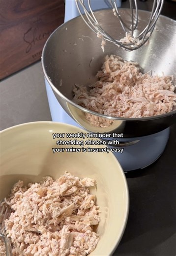 shredding chicken with the @KitchenAid mixer, the ultimate cooking hack! #cookinghacks #cookinghack #cooking