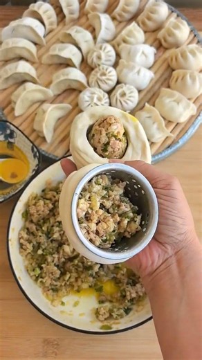 Creative New Technique for Stuffing and Shaping Homemade Buns"