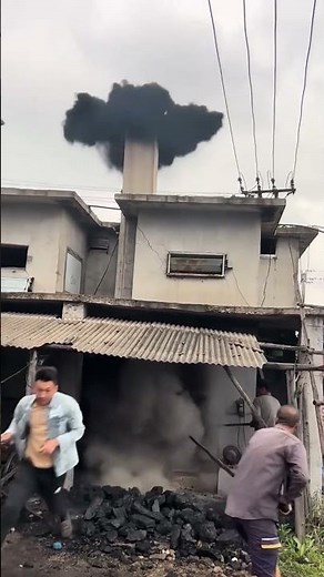 ボイラー室の灰・スラグの除去