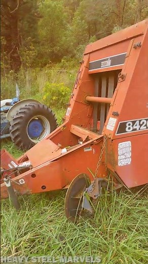 Case IH 8420 Round Baler #caseih #baler #farming