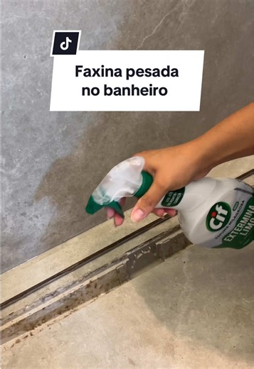 Faxina no Banheiro: Limpeza Fácil com CIF Extermina Limo