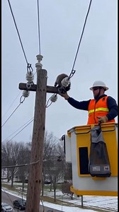 55K views · 683 reactions | Brave Worker Rescues Raccoon from Power Pole! Watch as a utility worker saves a raccoon stuck on a power pole. A true act of kindness! #fblifestyle #AI Generated using Kling AI . . . (For entertainment purposes only. Consult professionals if guidance on activities is presented. No brand affiliation is implied if any are shown. If inspired by true events, creative adaptations may be included. Content may include public footage.) | Fabiosa Digest | Facebook