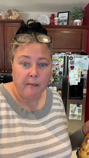 Thanksgiving Stuffing Kettle Chips absolutely pass the stuffing vibe check! #traderjoes #traderjoesfind #traderjoesholiday #thanksgivingstuffing #thanksgiving #traderjoesfoodreviews