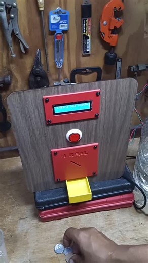 Máquina Inovadora com Arduino: Criatividade em Ação