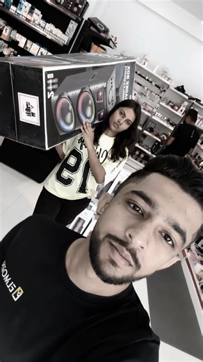 8.6K views · 148 reactions | Meet our team Tea maker, cleaner, cashier, content creator… and all of them are the same person 欄藍 #DoingEverything #AllInOne #TeamOfOne #WorkHardLaughHard #Elmorn | Elmorn Lanka | Facebook