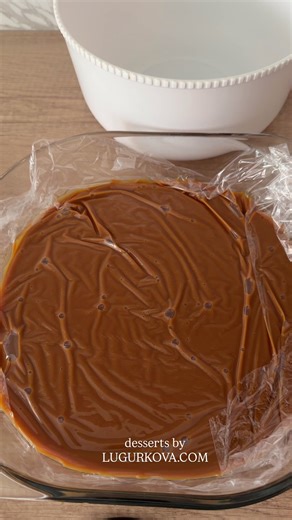 Whipped salted caramel macarons 💫Recipe available for purchase on my website lugurkova.com